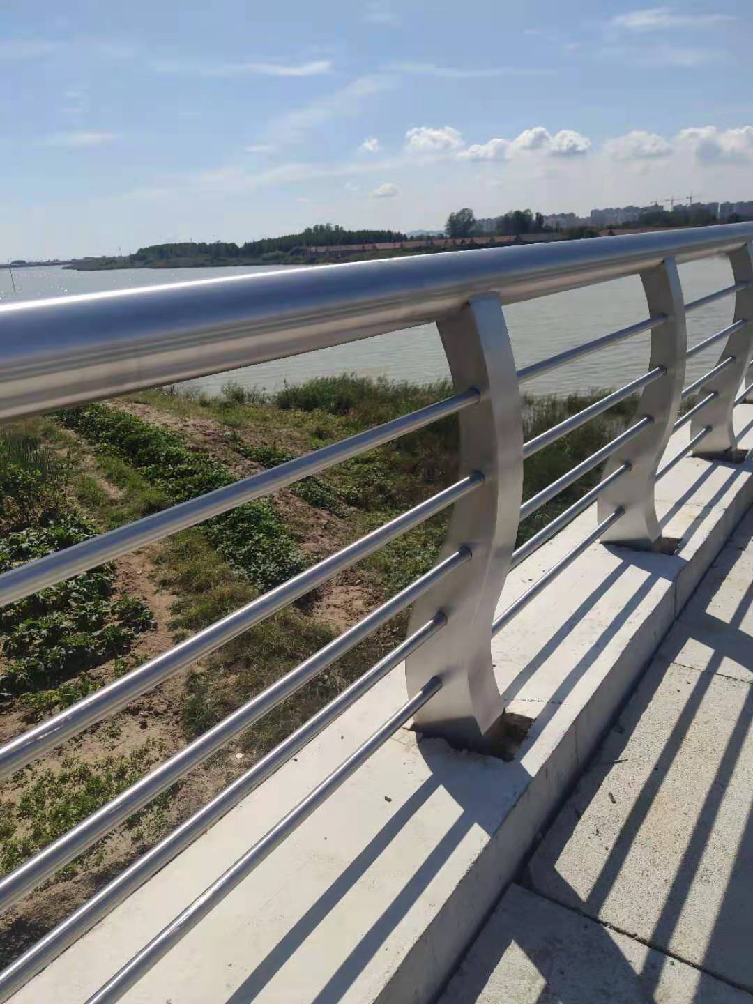 桥梁河道防撞护栏非标定制细节展示