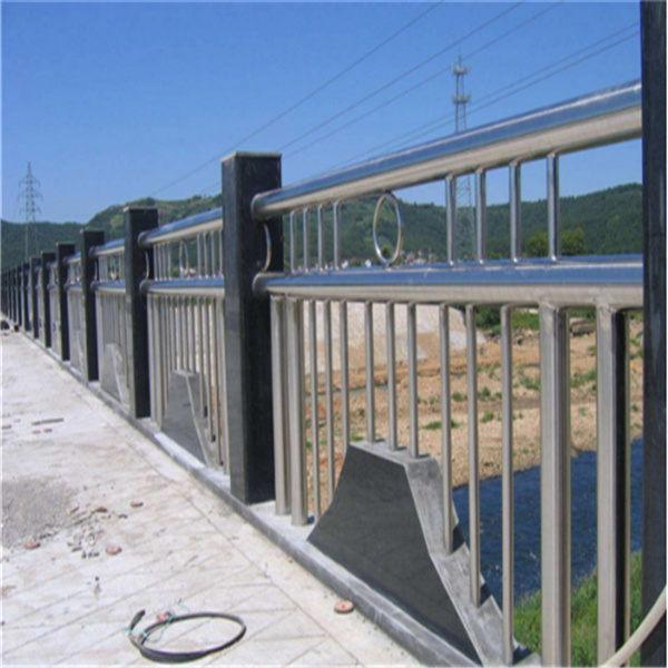 河道桥梁防撞护栏来料加工质量安全可靠
