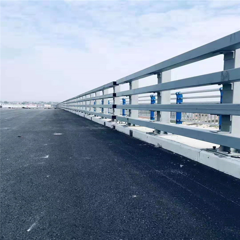 桥梁防护护栏喷塑镀锌以质量求生存