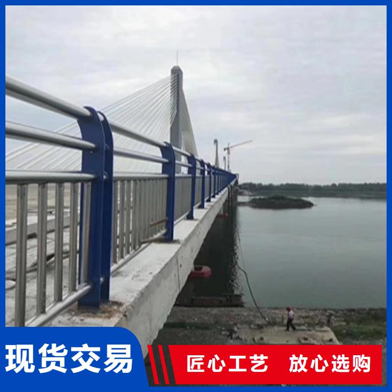 湖北省武汉高速道路防撞护栏安装牢固美观实用