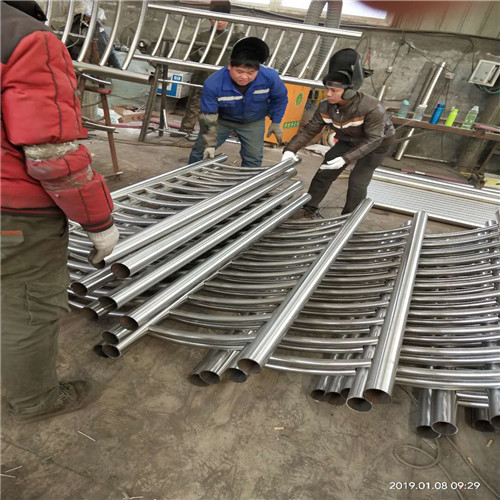 价格合理的不锈钢复合管防撞护栏经销商实体厂家大量现货