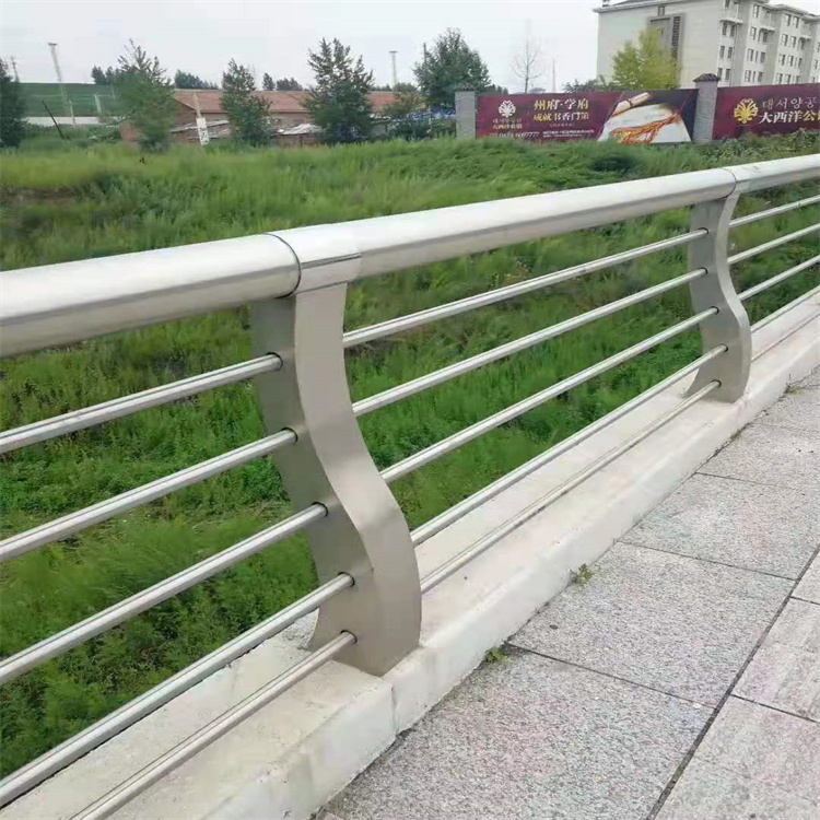 伊犁桥梁河道防撞护栏生产制作