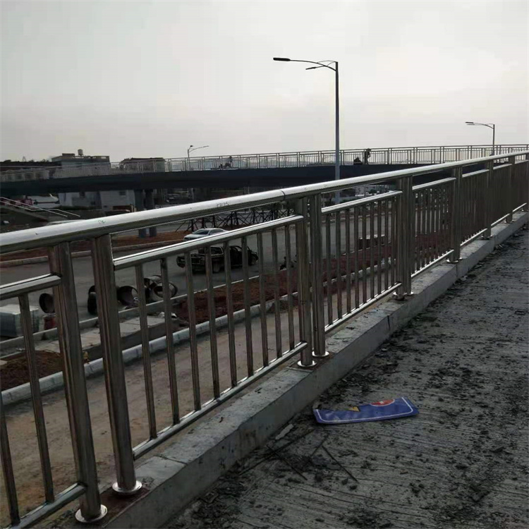 深圳公路防撞护栏欢迎来厂实地考察