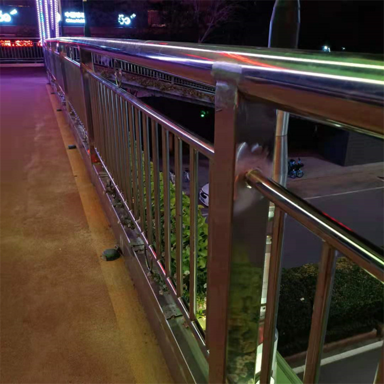 桥梁防撞护栏钢立柱制作公司高标准高品质