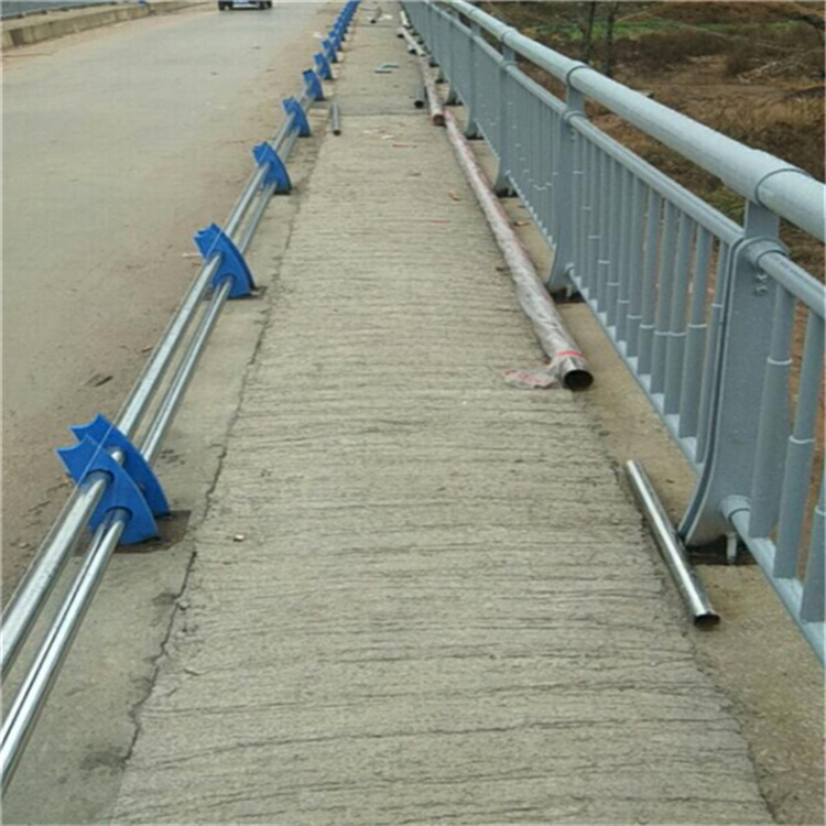 桥梁预防撞护栏施工安装使用方法
