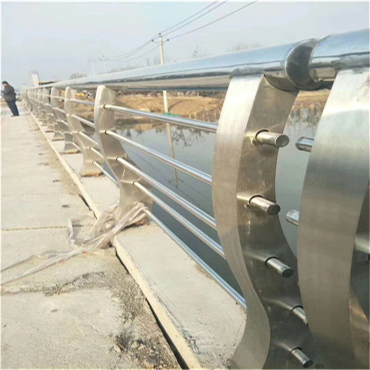 汉中桥梁护栏焊接喷塑