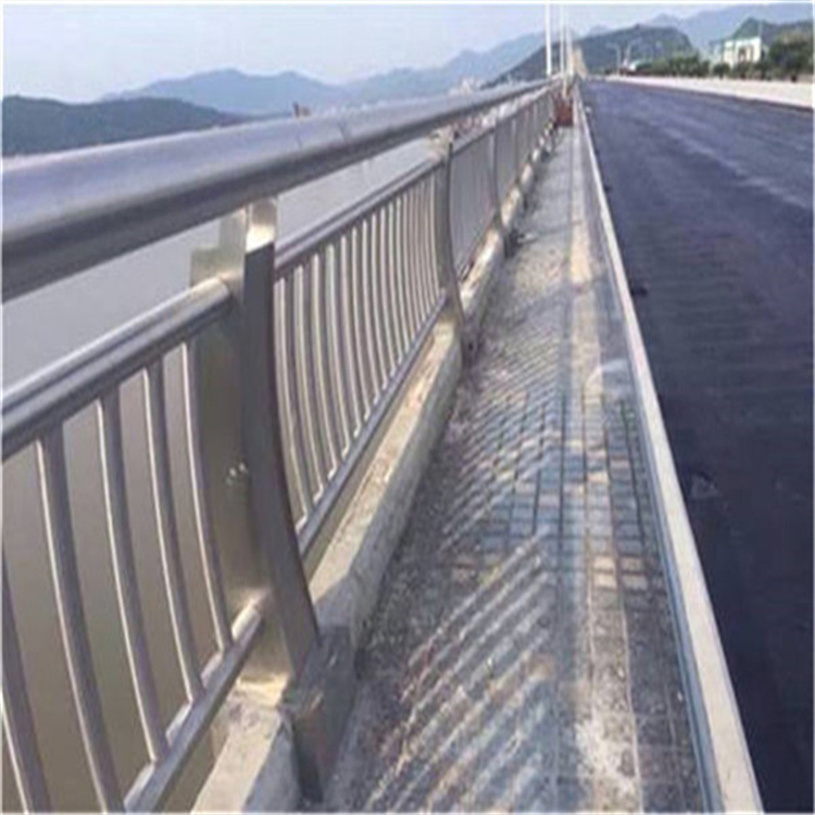 城市桥梁防撞护栏免费测量拥有多家成功案例