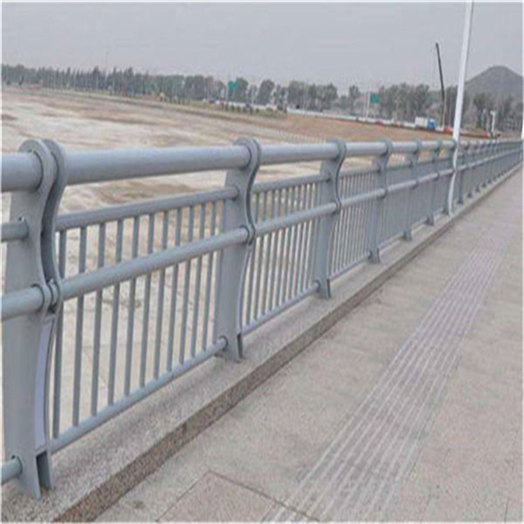 河道防撞桥梁护栏安装方便当地生产厂家