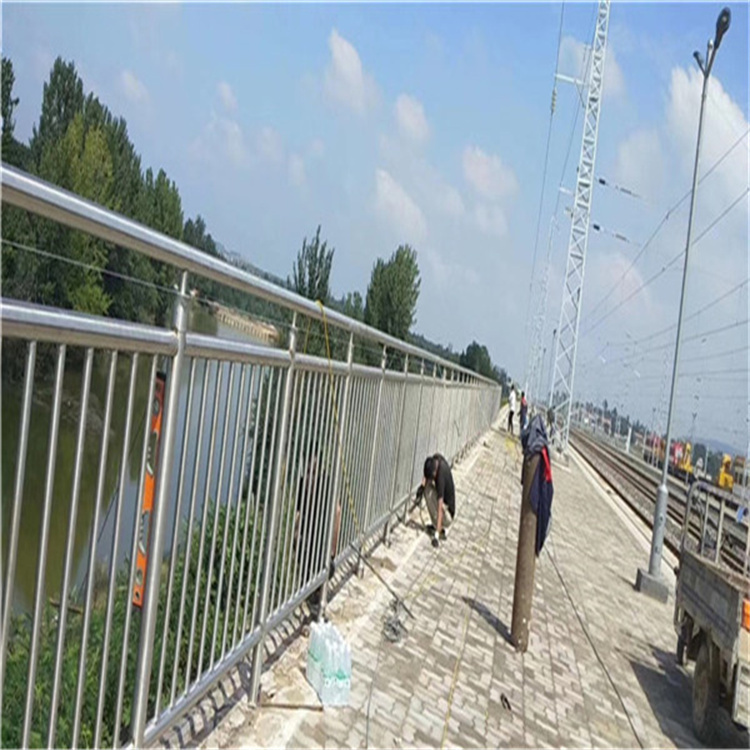 防撞桥梁围栏高度规范严格把关质量放心