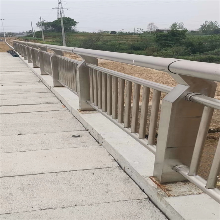 公路桥栏杆安装方便本地生产厂家