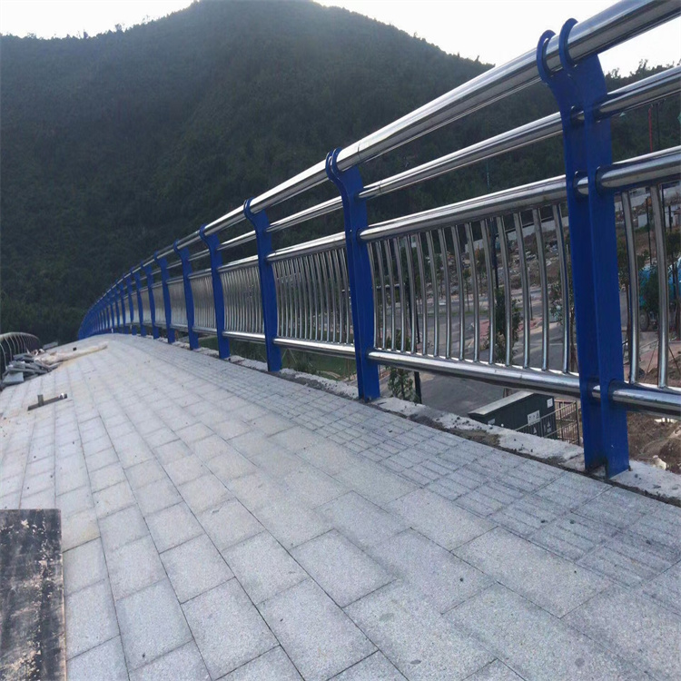 专业桥梁栏杆喷塑镀锌本地货源