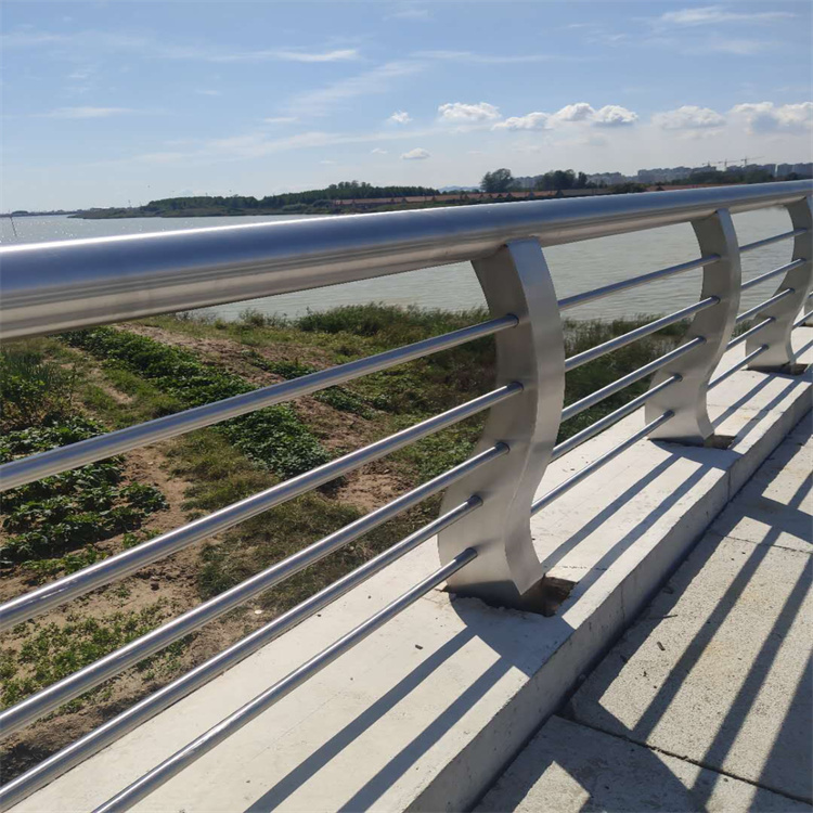 桥梁栏杆焊接焊接喷塑品质值得信赖
