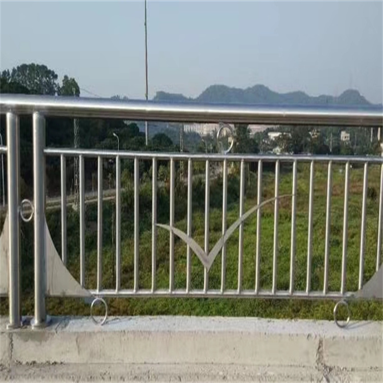 湘潭桥梁钢管栏杆安装方便