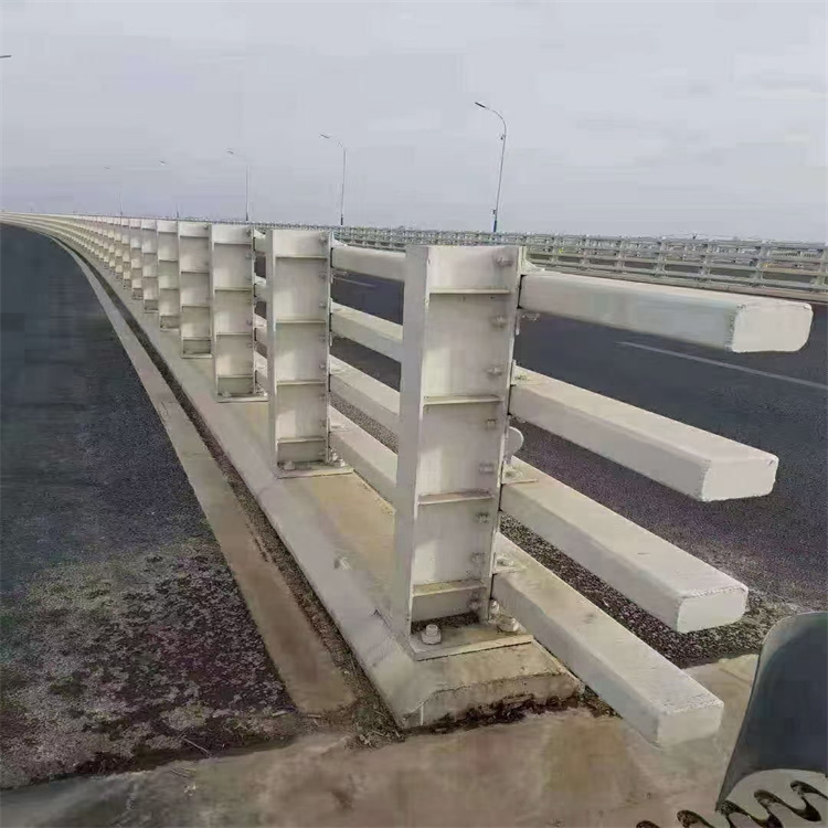 桥梁人行道防撞护栏立柱焊接工艺好质量牢靠