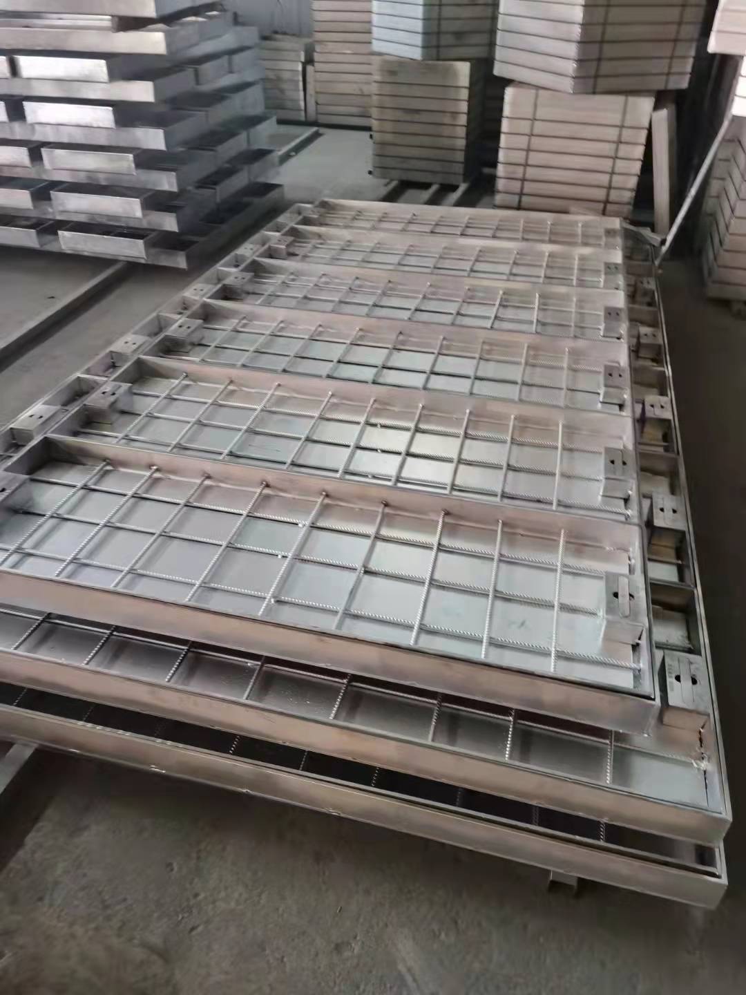 来宾规格齐全的不锈钢盖板隐形不锈钢井盖供货商