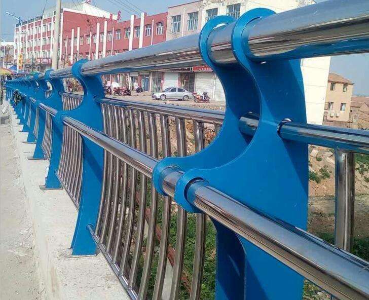 巴东县不锈钢复合管河道护栏款式多样