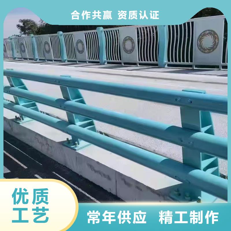 云南临沧高速路两侧护栏
报价及图片表