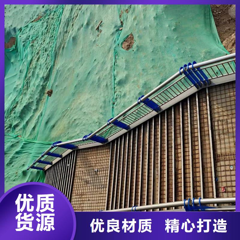 青海省果洛大桥河道护栏
定做厂家