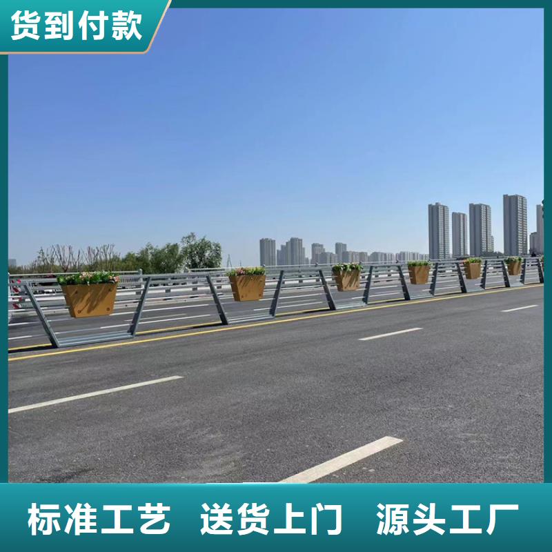 江西南昌市桥的防护栏杆
实力厂家
