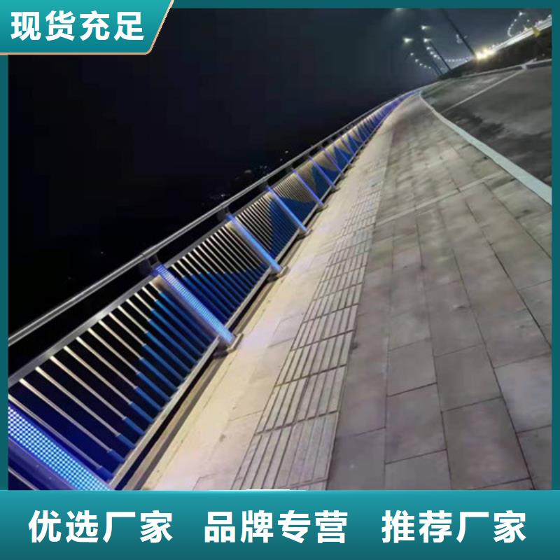 广东桥上的灯光护栏工艺精良