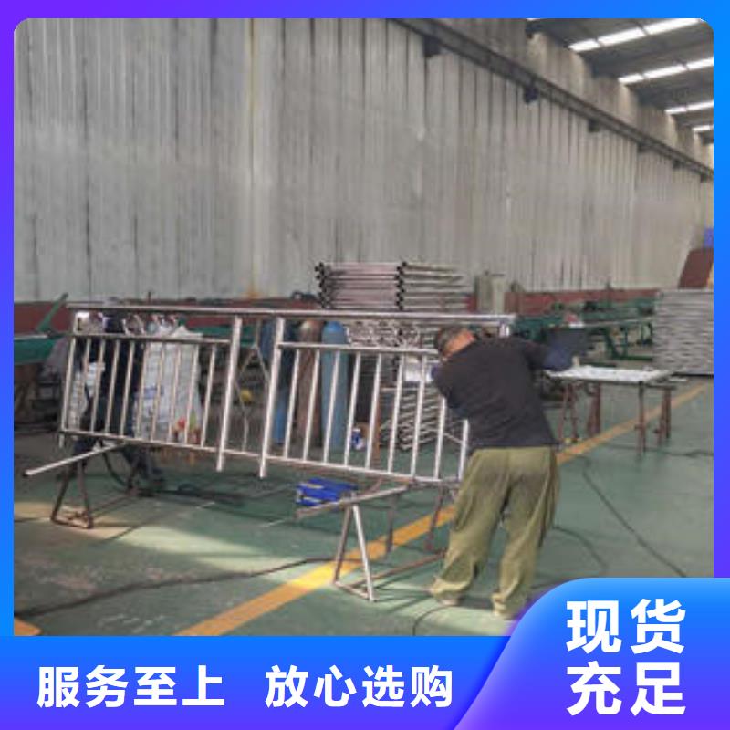 复合管防撞护栏镀锌喷塑钢板立柱种类多质量好实体厂家大量现货