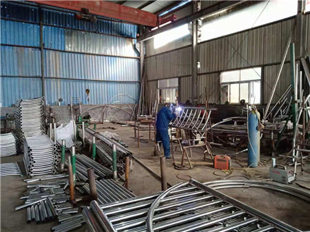 不锈钢复合管护栏生产厂家让利新老客户厂诚信经营