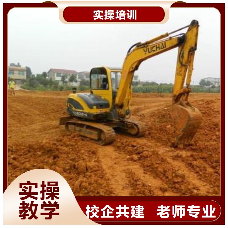 邢台市南宫虎振挖土机挖挠机技校想学挖挠机驾驶哪个学校好