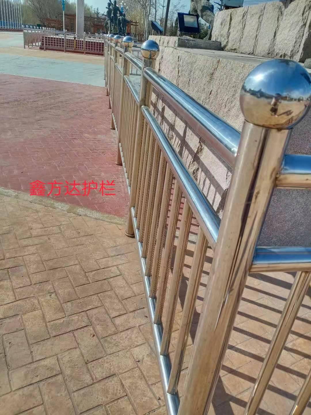 琼中县不锈钢复合管护栏图片