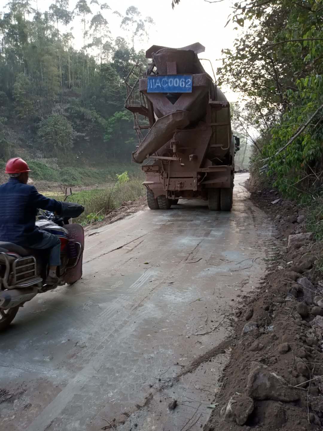 重庆淤泥改性固化剂衡水等级公路路基固化土图片