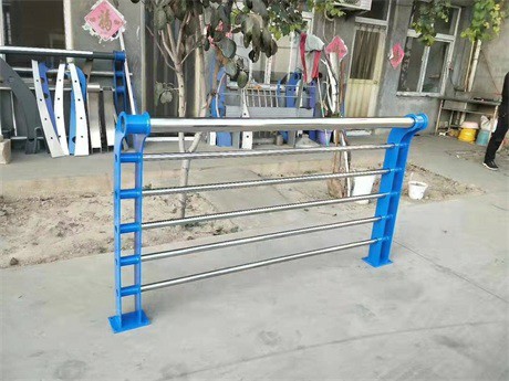 买朔州重庆不锈钢复合管护栏必看-质量好实体厂家