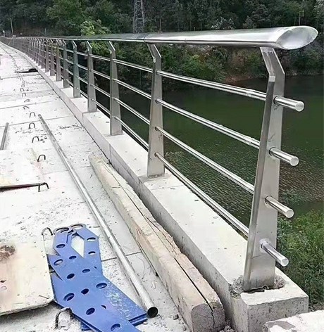 甘南青海不锈钢复合管护栏质量稳妥当地制造商