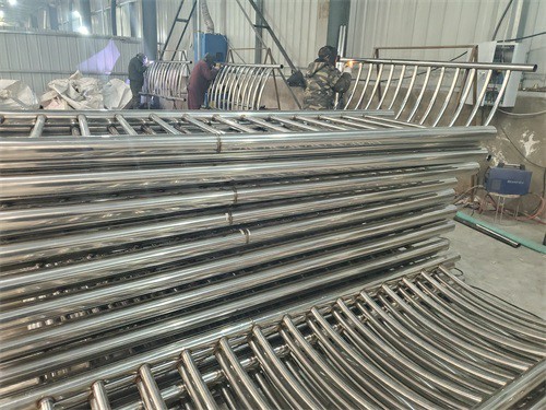 丹东供应不锈钢复合管护栏的批发商