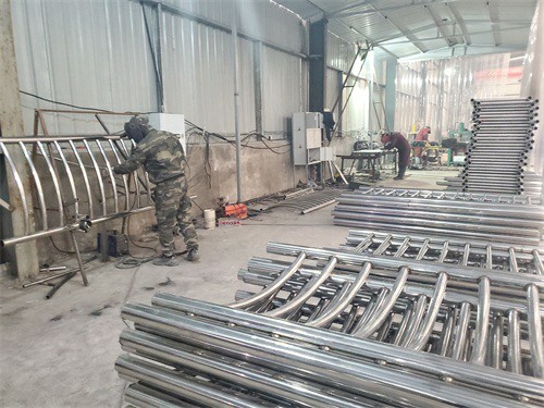 供应304不锈钢复合管护栏的公司制造厂家