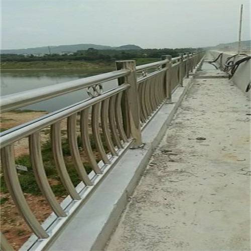 蓬莱不锈钢复合管防撞护栏生产制造厂