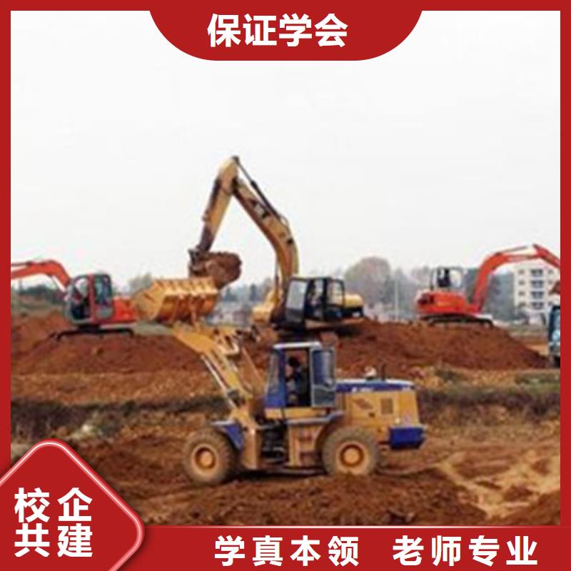 河北省邯郸前十的挖掘机挖土机学校虎振挖掘机学校报名电话
