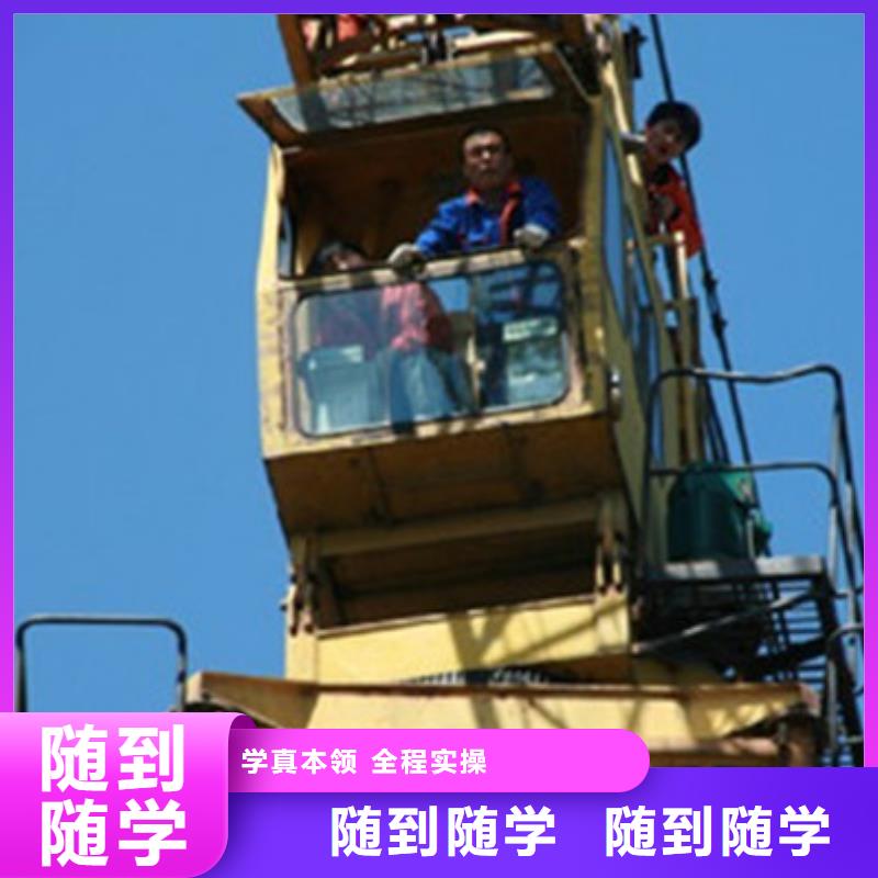 河北省保定学挖掘机挖土机一般去哪场地大车辆多上机时间长