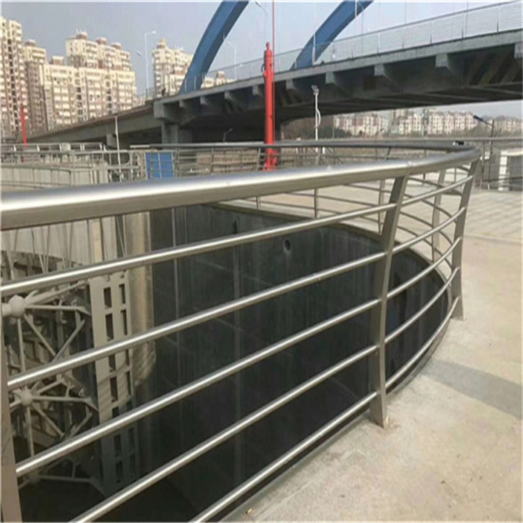 不锈钢河道护栏安装方便实体厂家大量现货