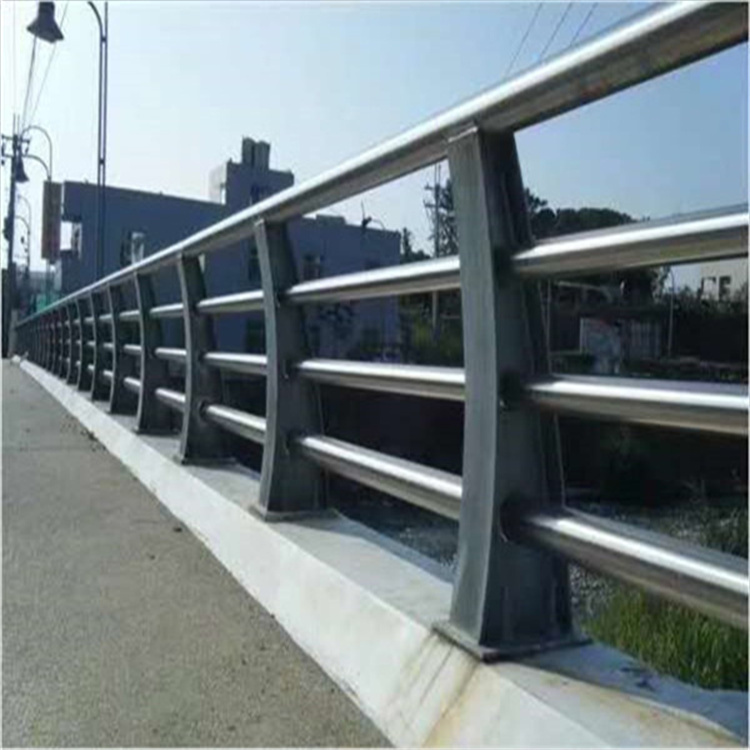 桥梁中央隔离带护栏来样加工生产安装