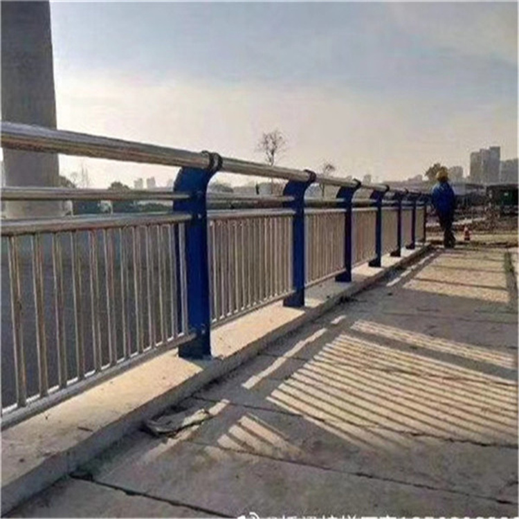 桥梁护栏专业焊接喷塑品质服务诚信为本