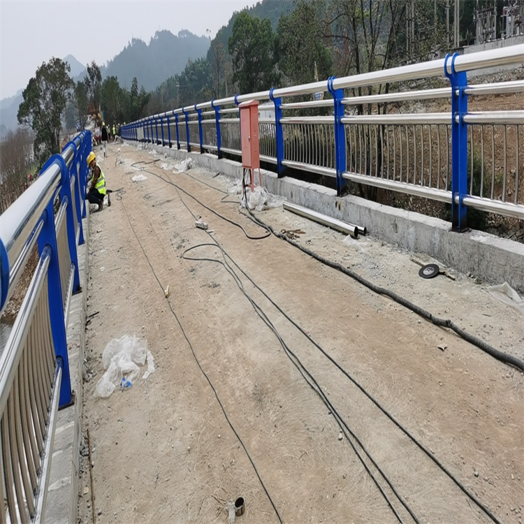 河道防撞桥梁护栏生产基地严格把控质量