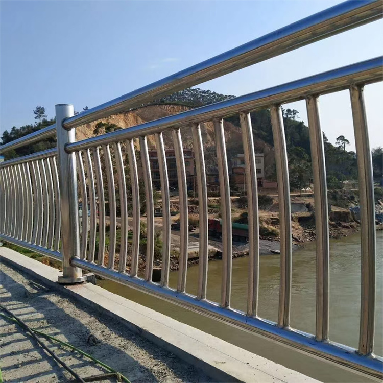 襄樊河道护栏专业护栏异性栏杆加工同城货源
