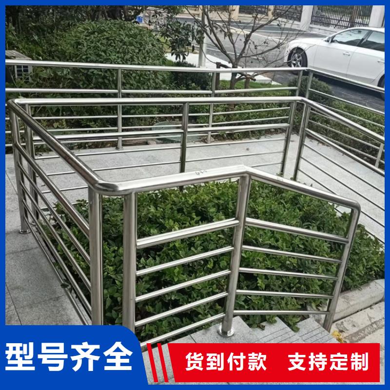 陵水县人行道不锈钢仿木防撞隔离栏杆多少钱一平米