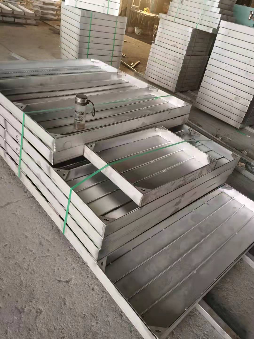 不锈钢盖板隐形不锈钢井盖-用心做产品本地供应商