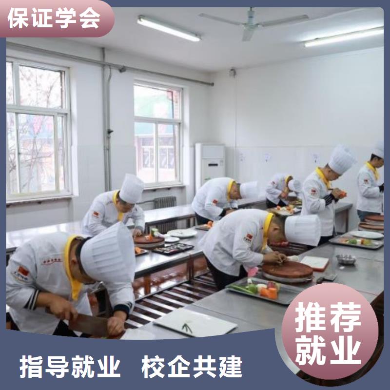 沧州市海兴哪个厨师技校有成人速成班学生亲自实践动手