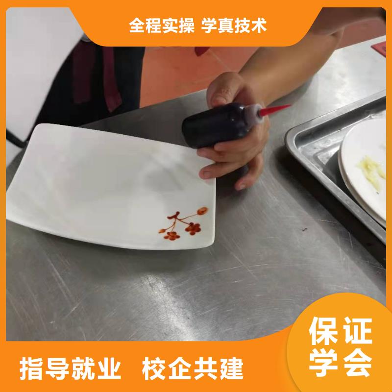 广东厨师技校哪个学校能学开挖掘机铲车叉车高薪就业