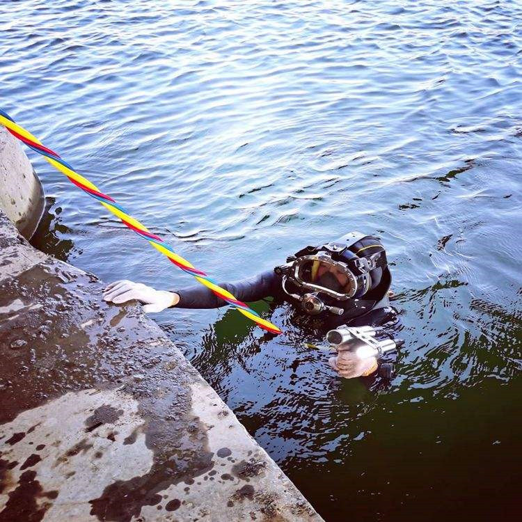 石嘴山市蛙人打捞队 - 承接水下施工服务