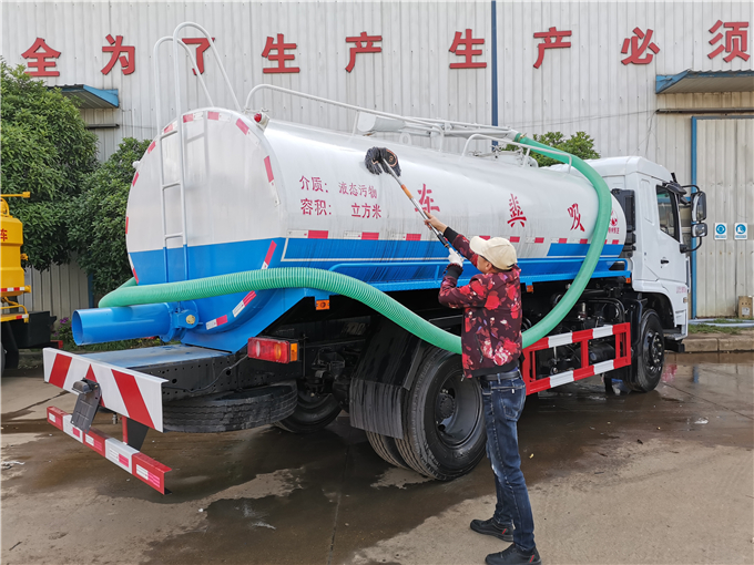 养殖厂运输抽吸污泥粪水专用-勾臂箱式20吨粪肥转运车产品介绍