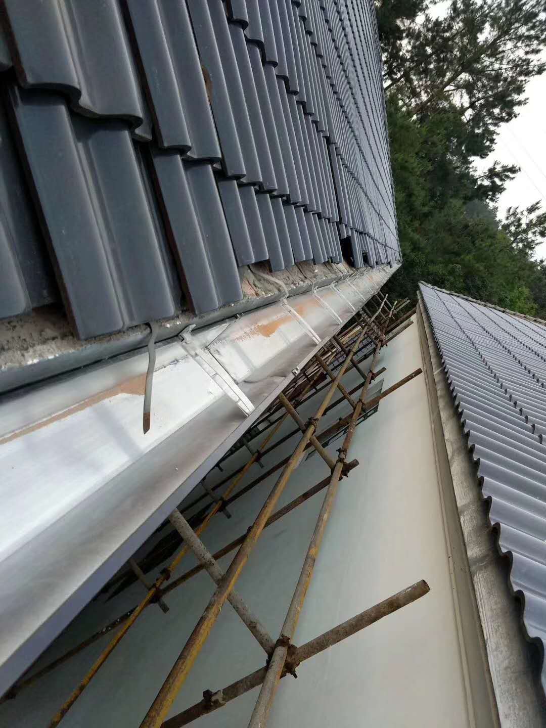 屋面彩铝接水槽安装生产加工
