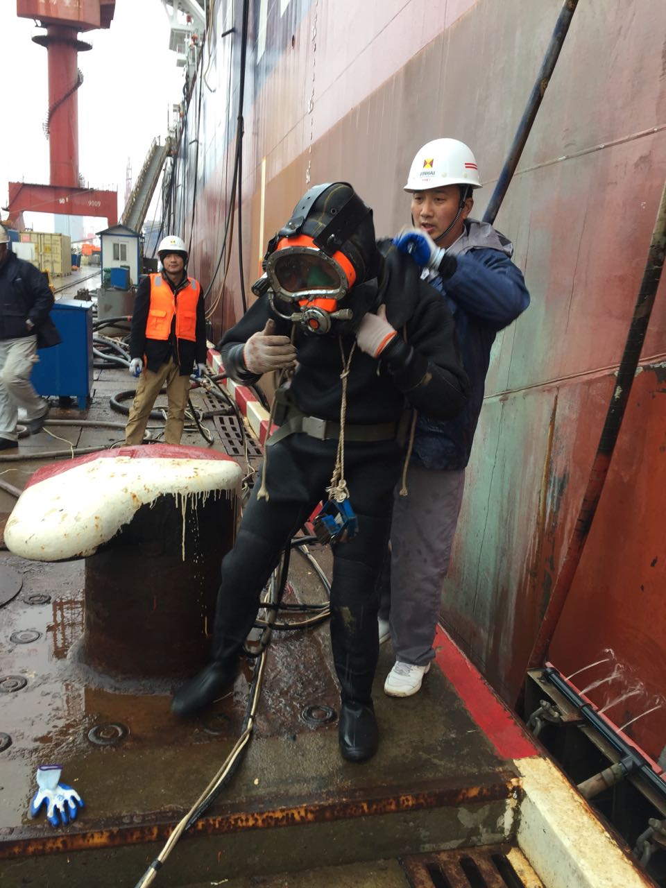 铜川水下检修公司 <潜水员切割钢护筒>-尽能力