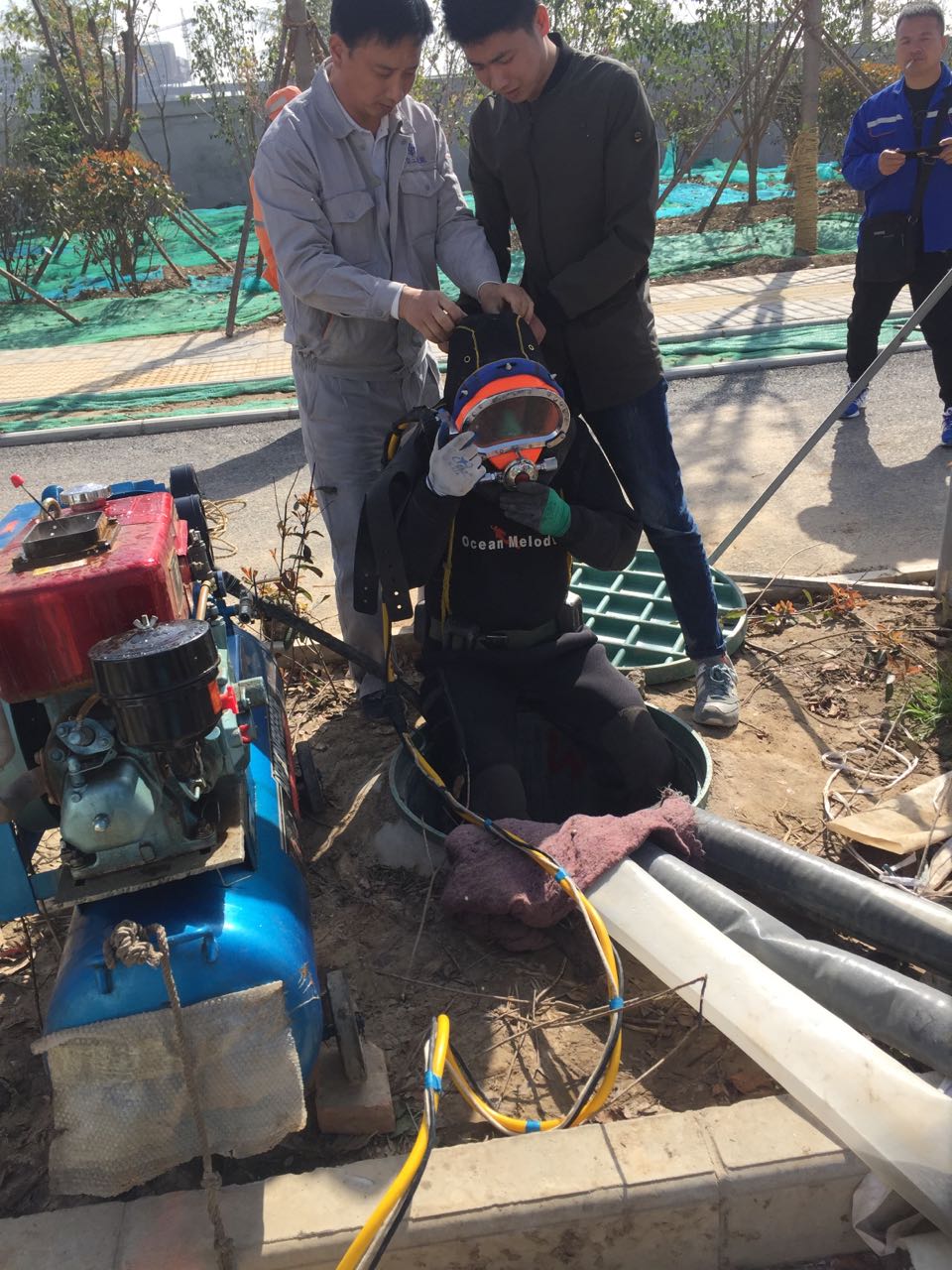 天津市水下开孔钻孔安装施工队-特种作业
